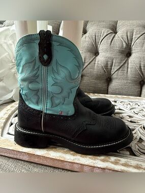 Justin Western Short Cowboy Boots Women’s 8.5